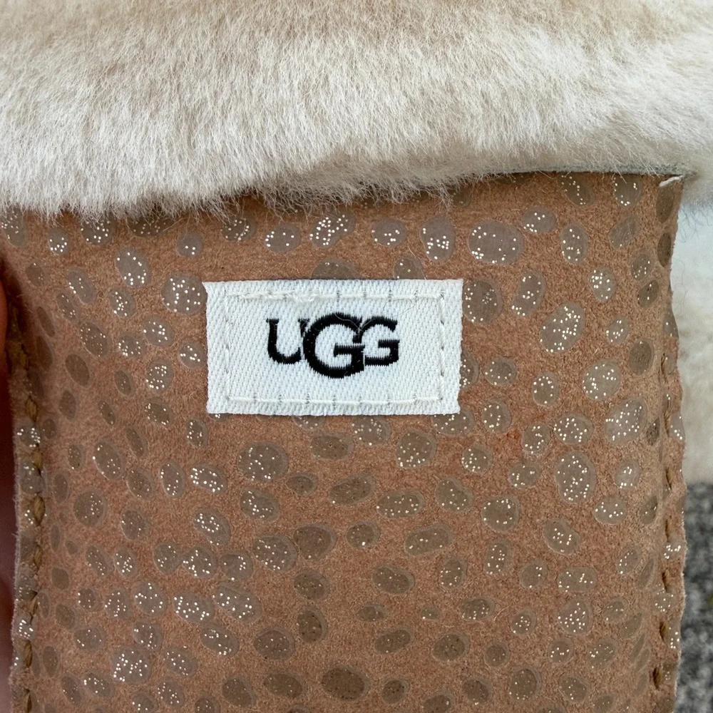 UGG NWT Sparkle Dot Sheepskin Mittens - Size 4-6 year
